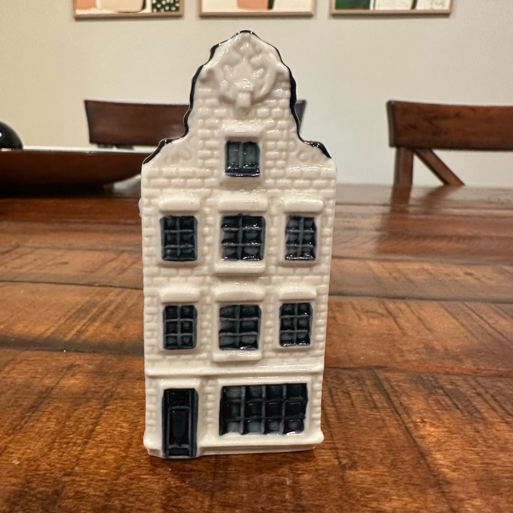 Blue Delft House #72